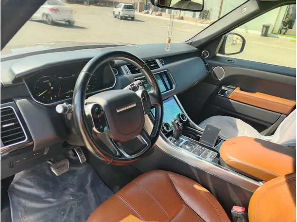 Car image 14