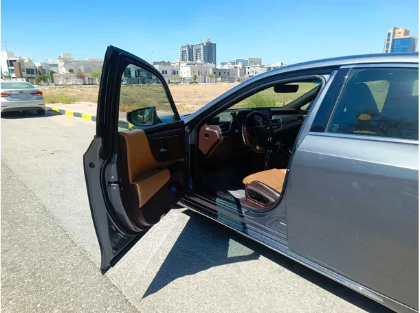 Car image 11