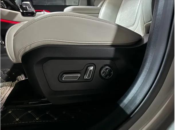 Car image 28