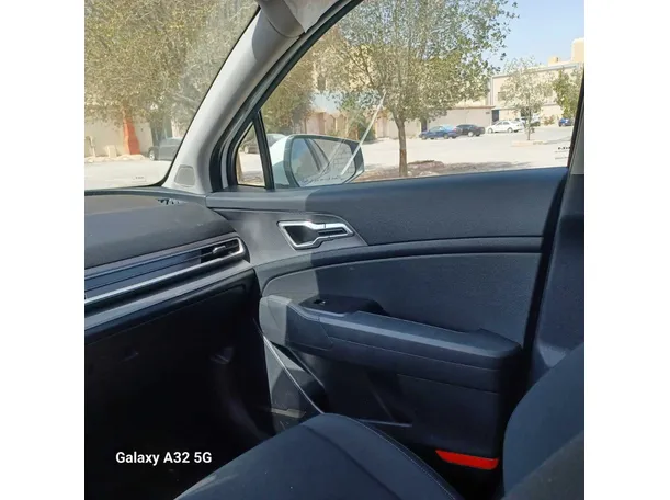 Car image 25