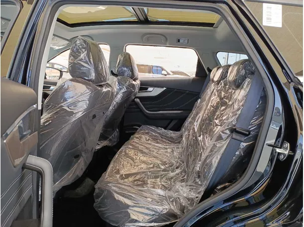 Car image 13
