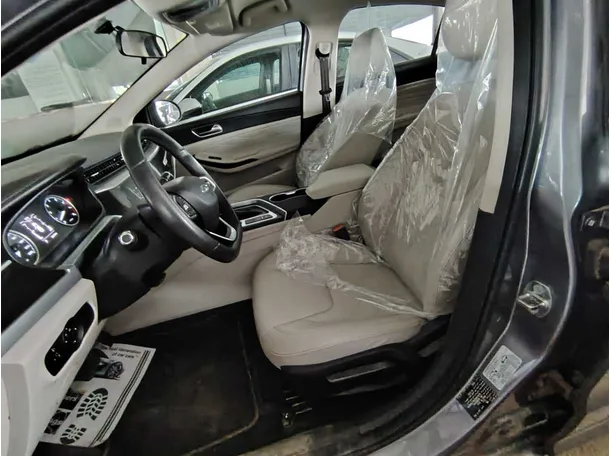 Car image 14