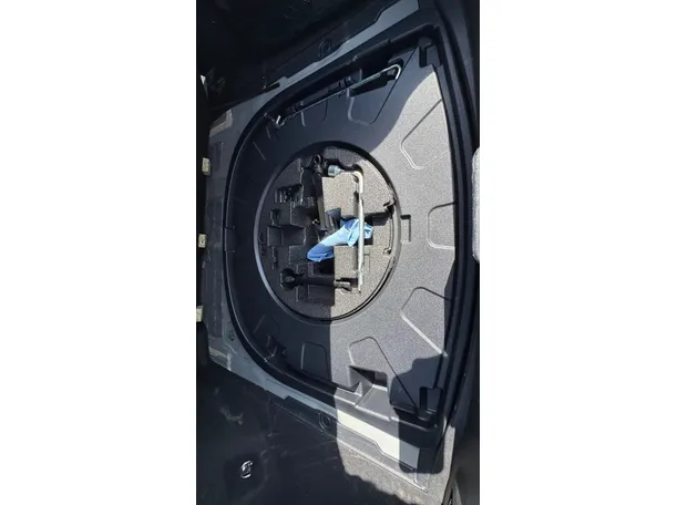 Car image 29