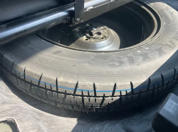 Car image 26