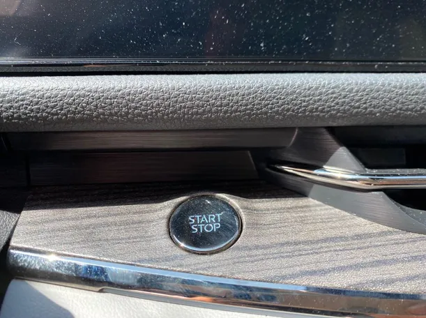 Car image 25