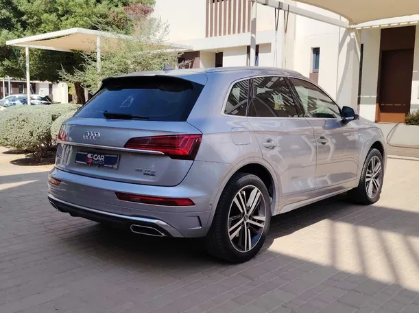 Car image 5