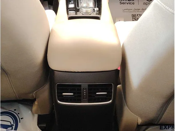 Car image 30