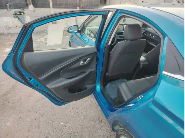 Car image 16
