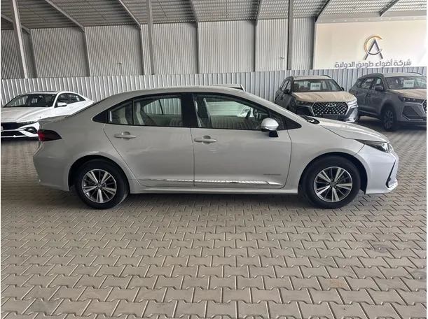 Car image 4