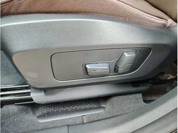 Car image 38
