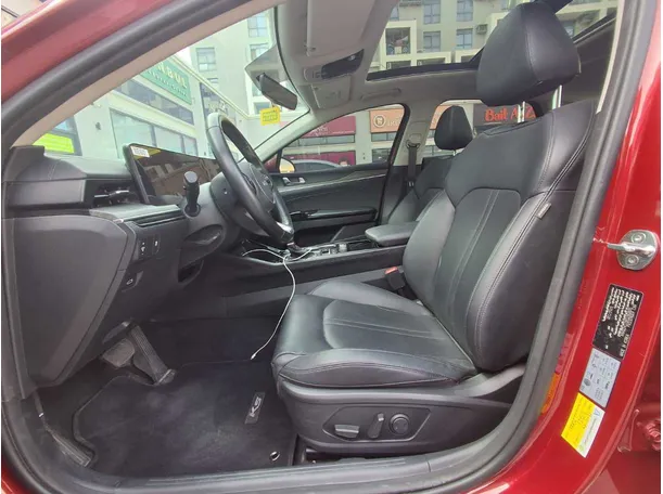 Car image 12