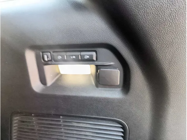 Car image 36