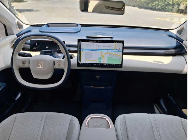 Car image 14