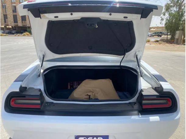 Car image 18