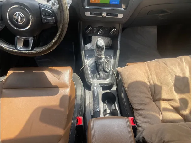 Car image 18