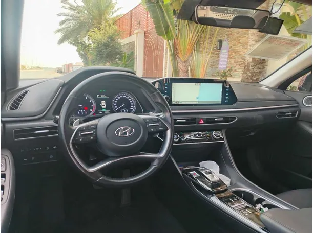 Car image 26