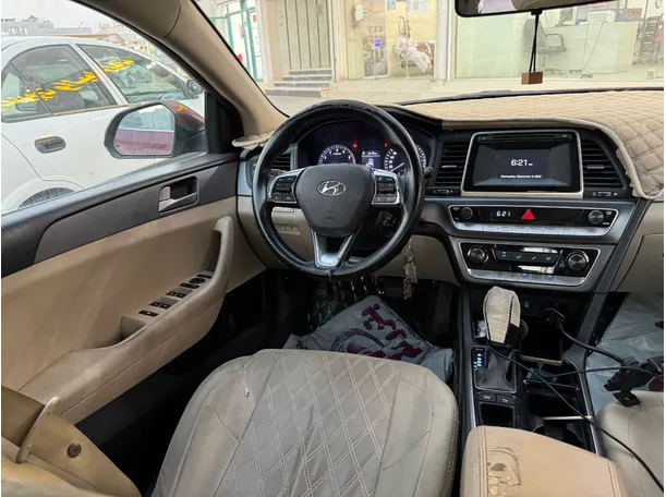 Car image 13