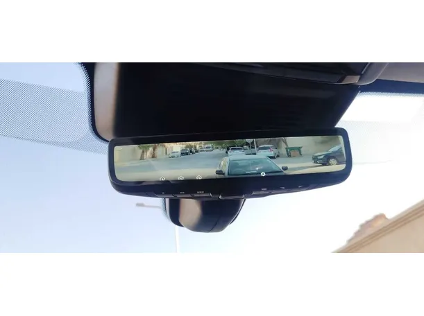 Car image 25