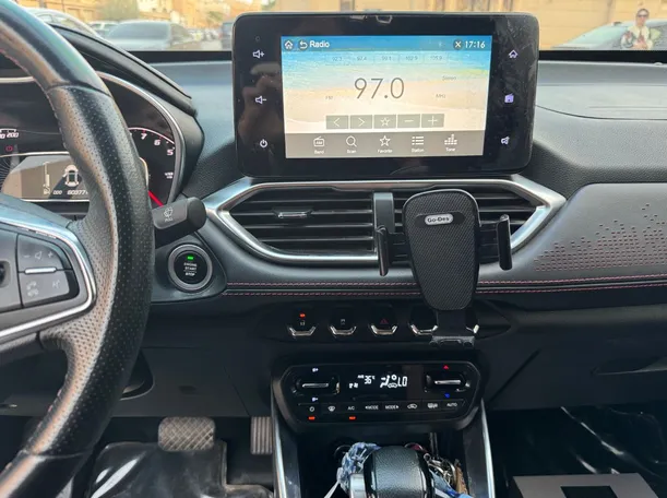 Car image 18