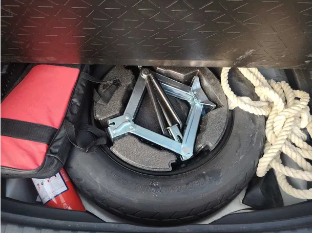 Car image 33