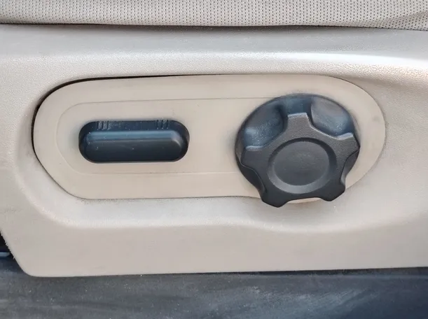 Car image 29