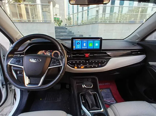 Car image 15