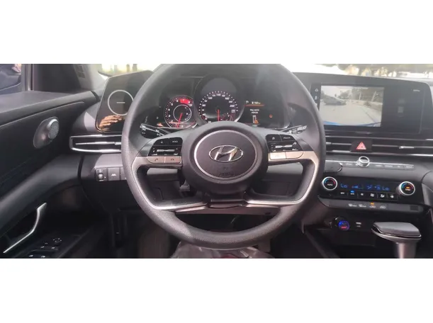 Car image 19
