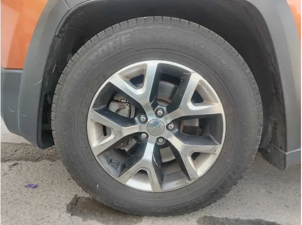 Car image 10