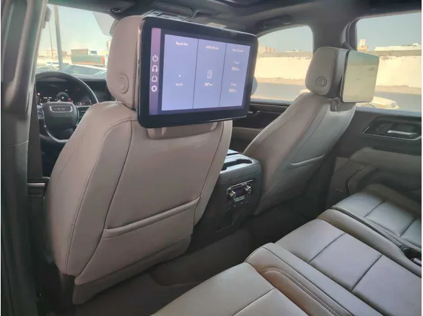 Car image 25