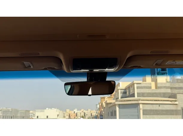 Car image 25
