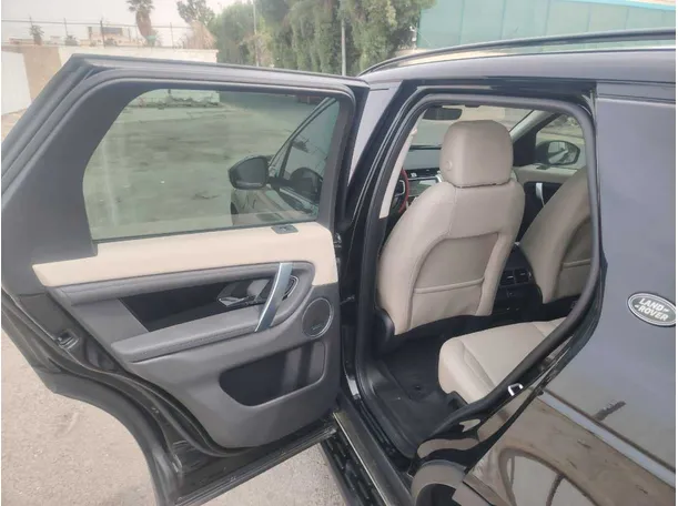 Car image 14