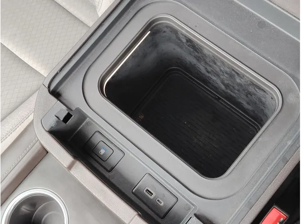 Car image 32