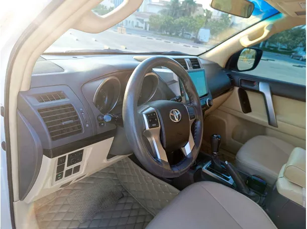 Car image 14