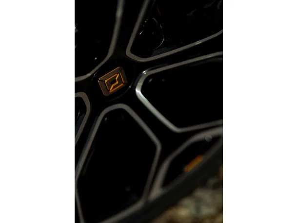 Car image 25