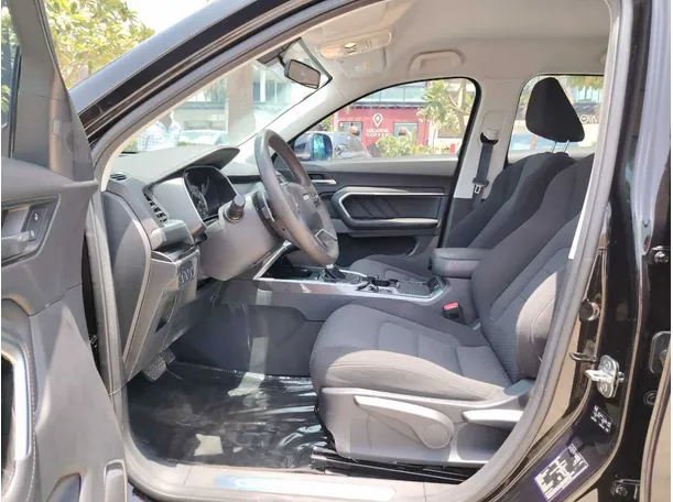 Car image 12