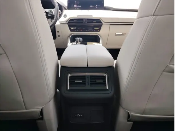 Car image 36
