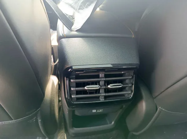 Car image 34