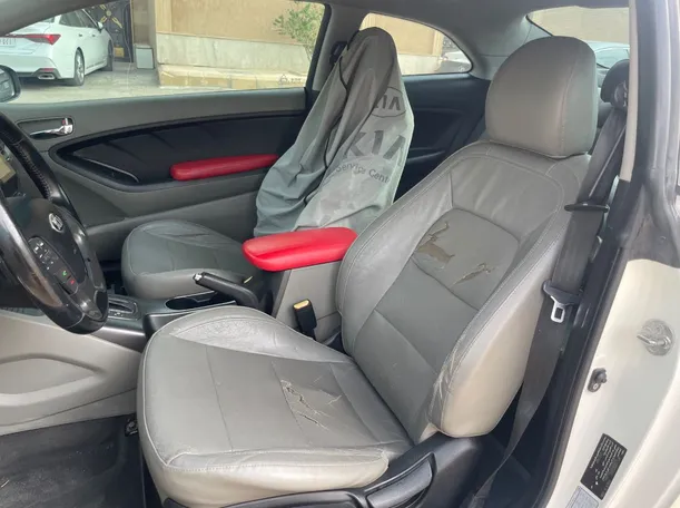 Car image 12
