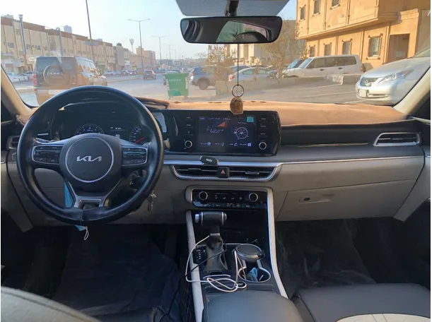 Car image 15