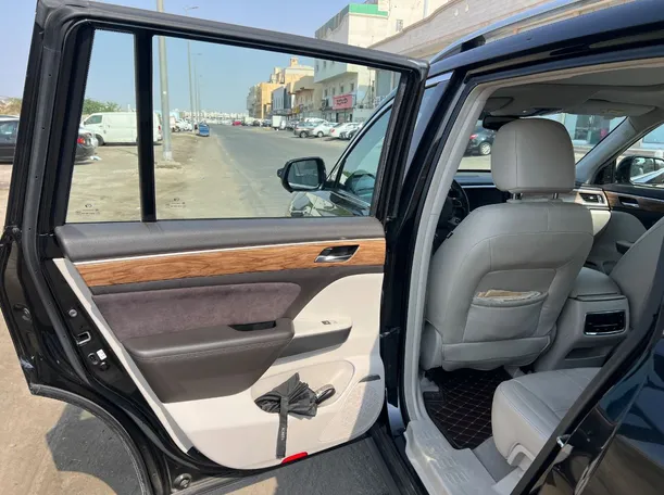 Car image 13