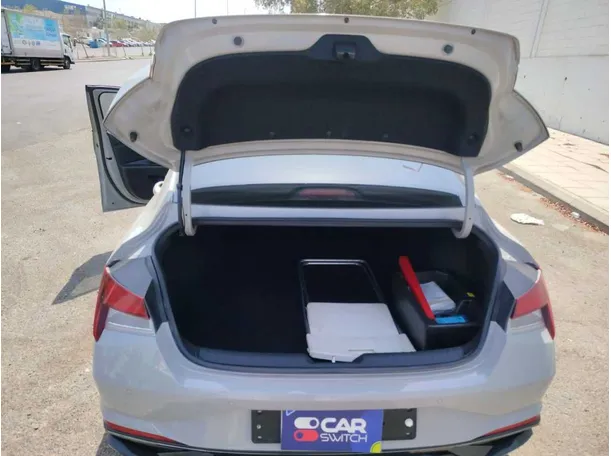 Car image 28