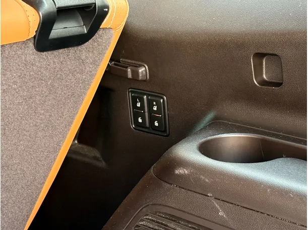 Car image 35