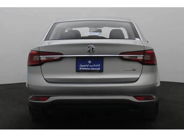 Car image 12