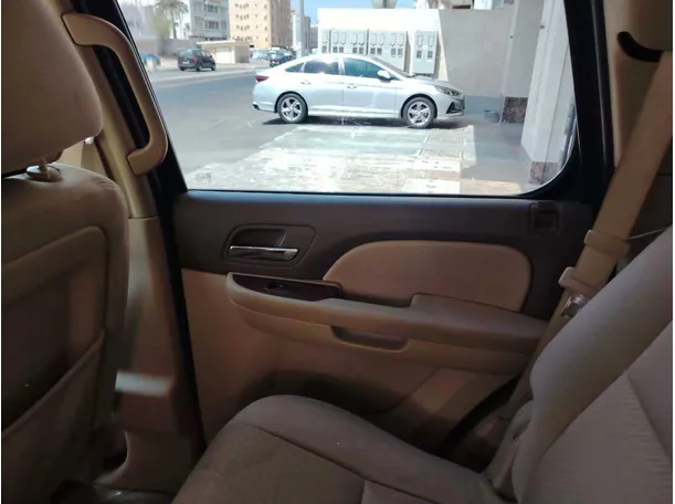 Car image 35