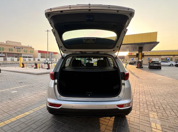Car image 25