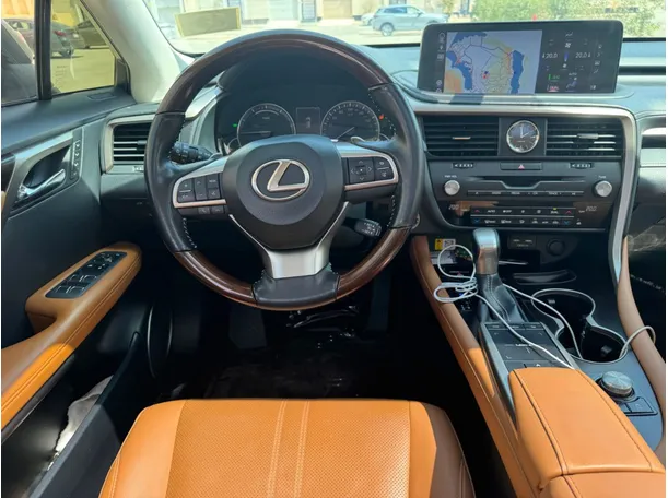Car image 16