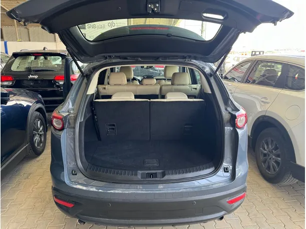 Car image 17