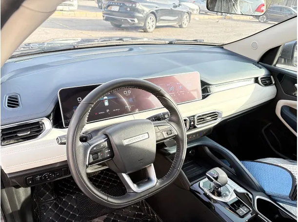 Car image 12