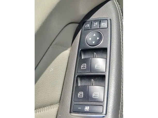 Car image 32