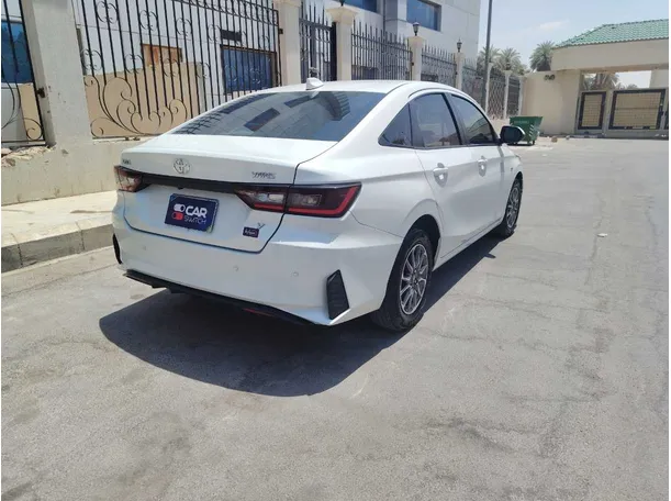 Car image 5